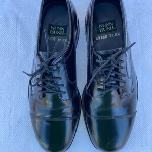 Nunn Bush Size 8.5M Black Leather Cap Toe Oxfords. Worn In TV Show.